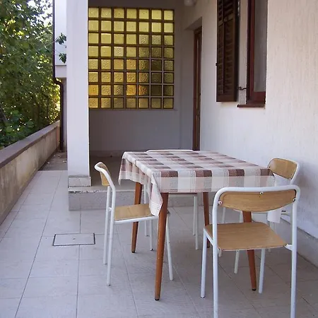 Ivan 1031 Apartment *