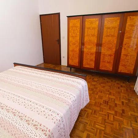 Ivan 1031 דירה פאז'אנה